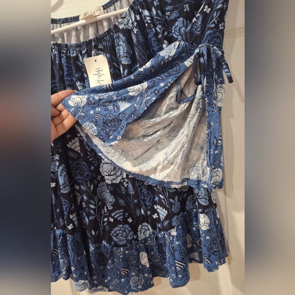 Style & Co. Women's Navy and Light Blue Floral Blouse - Picture 5 of 6
